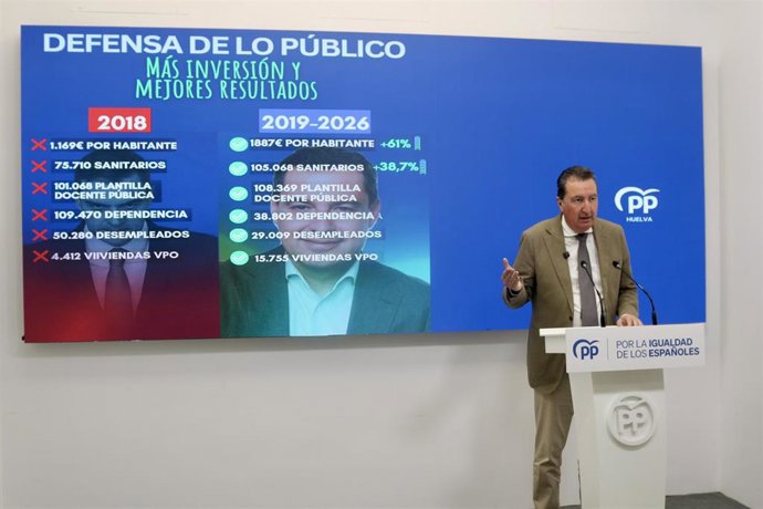 El presidente del PP de Huelva, Manuel Andrés González, este jueves en rueda de prensa.