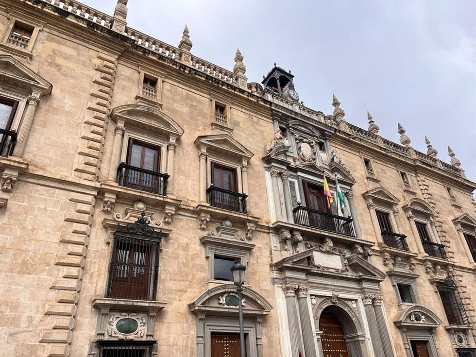 Archivo - Fachada de la Real Chancillería de Granada, sede del TSJA y de las secciones penales de la Audiencia de Granada.