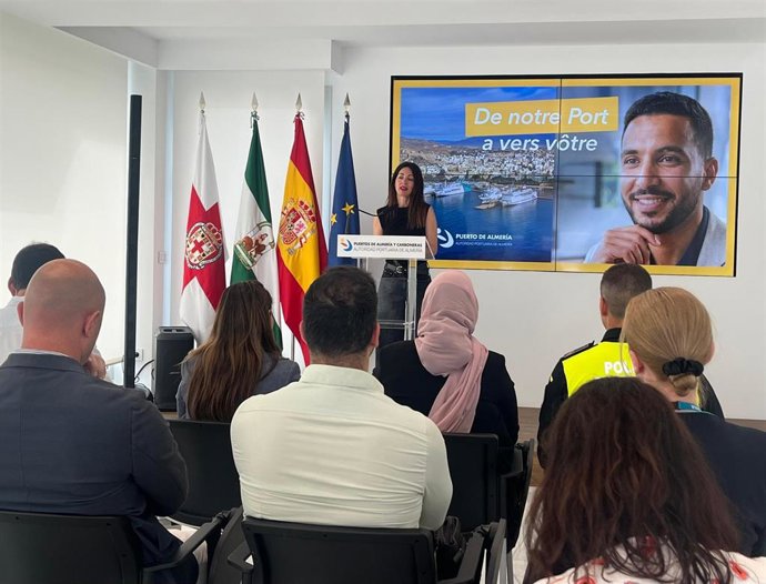 La presidenta de la Autoridad Portuaria de Almería (APA), Rosario Soto, durante la rueda de prensa.