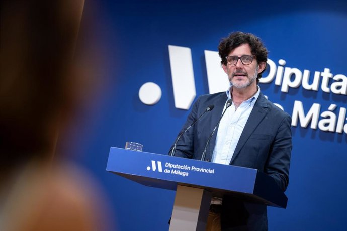 El diputado de Centros Asistenciales, Francisco José Martín, en rueda de prensa