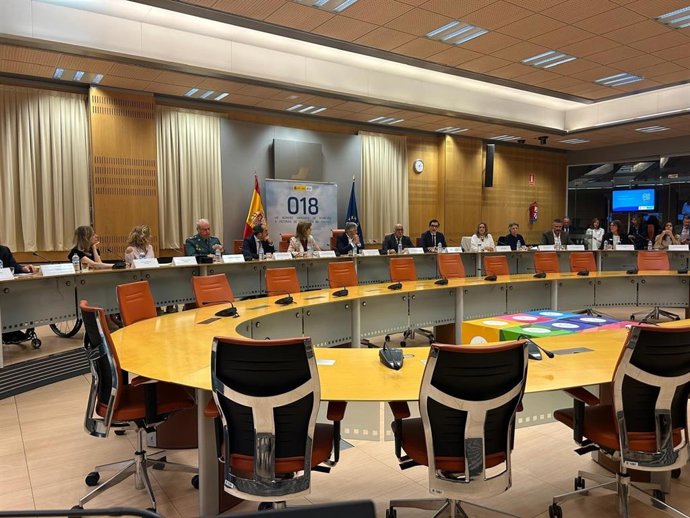 El ministro del Interior, Fernando Grande-Marlaska, ha presentado el teléfono 018 de atención a las víctimas de siniestros viales gratuito, accesible para personas con discapacidad, con cobertura nacional y que ofrece información personalizada.