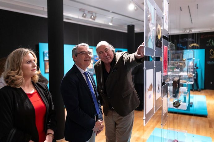 El presidente de la Diputación de Málaga, Francisco Salado, en la presentación de la exposición 'Litoral cien años. Generación del 27-Generación Litoral'.