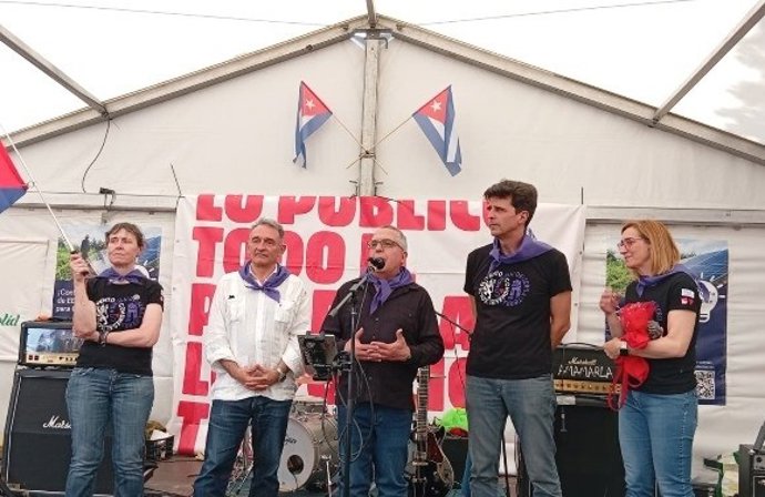 El embajador de Cuba en España, Marcelino Medina, recibe el III Premio Villalar