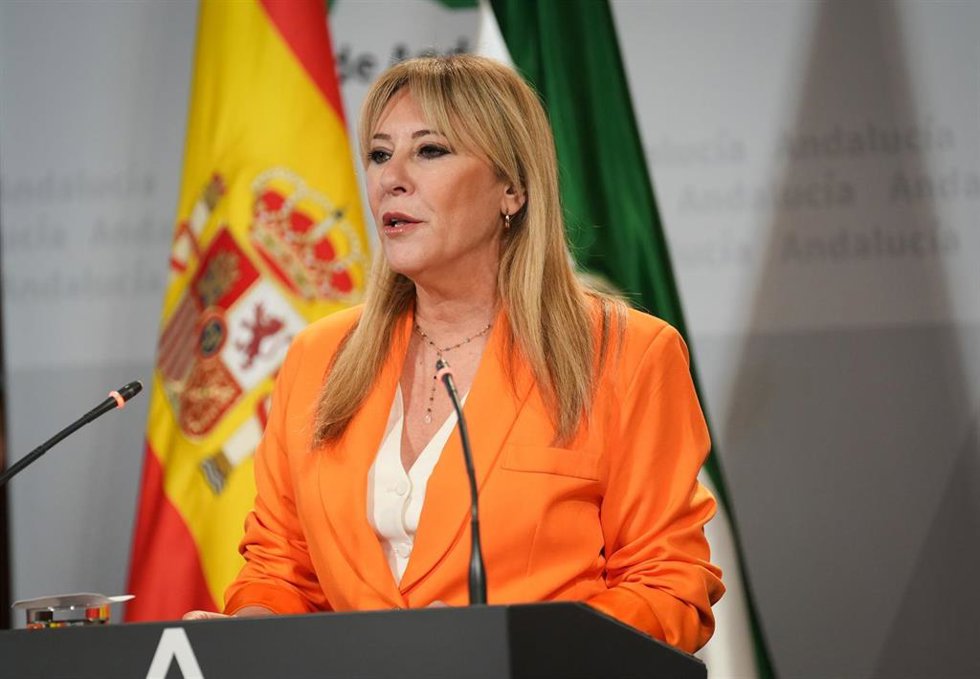 La consejera de Economía, Hacienda, Fondos Europeos y Diálogo Social de la Junta de Andalucía y portavoz del Gobierno, Carolina España, interviene en la rueda de prensa posterior al Consejo de Gobierno. A 20 de abril de 2026 (Foto de archivo).