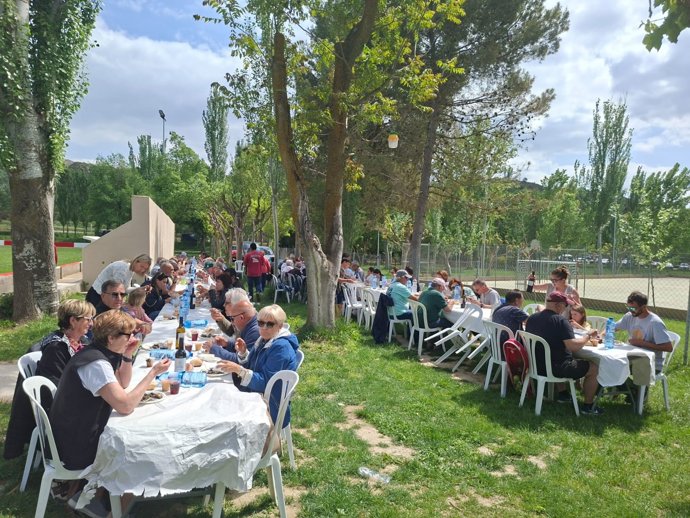 Comida popular para celebrar la fesrtividad de San Jorge en la localidad de San Esteban de Litera.