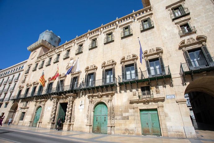 Façana de l'Ajuntament d'Alacant
