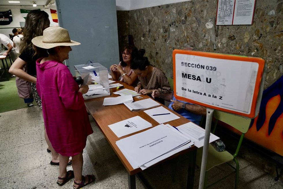 Archivo - Detalle de una mesa electoral en Málaga, a 9 de junio de 2024, en Málaga (Andalucía, España). (Foto de archivo).