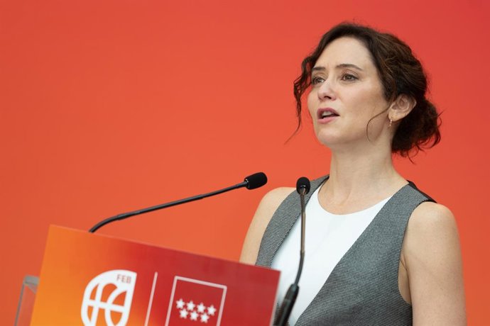 La presidenta de la Comunidad de Madrid, Isabel Díaz Ayuso, durante la firma de un acuerdo,  en la Real Casa de Postas,a 21 de abril de 2026, en Madrid (España). 