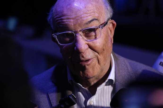 Archivo - Carmelo Ezpeleta, CEO of Dorna, attends during the Media Day of Estrella Galicia 0,0 with Marc Marquez, World Champion of MotoGP, Diogo Moreira, World Champion of Moto2, and Jose Antonio Rueda, World Champion of Moto3, at Espacio Proxima Estacio