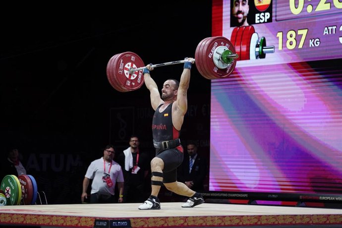 Javier González durante el Europeo de Halterofilia 2026