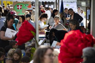 Ciudadanos en la Fira de Sant Jordi d'Andorra la Vella