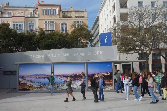 Archivo - Oficina de Turismo del Ayuntamiento de Málaga en la plaza de la Marina de la capital