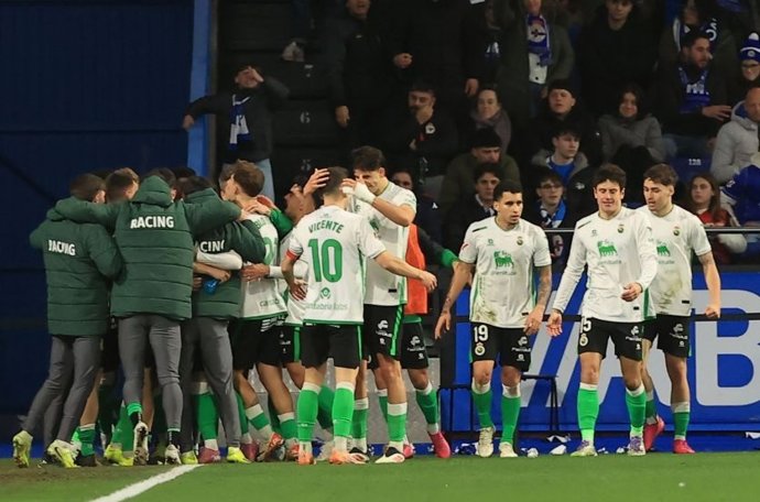 Archivo - Los jugadores del Racing de Santander celebrando un gol.