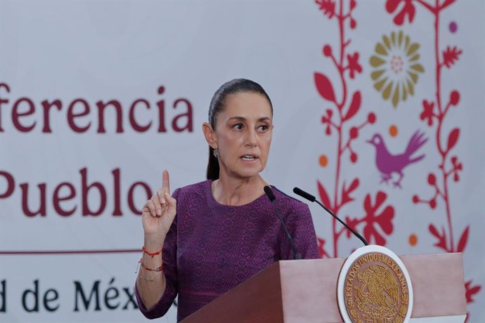 22 de abril de 2026, Cidade do México, Cdmx, México: A presidente do México, Claudia Sheinbaum Pardo, discursa durante uma coletiva sobre “O ABC das Emoções”, que aborda a saúde mental de adolescentes de 12 a 17 anos, no Palácio Nacional, em 22 de abril d