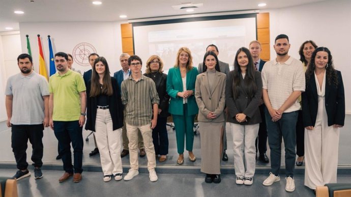 Acto de entrega de los Premios a los mejores Trabajos Fin de Grado (TFG) y Trabajos Fin de Máster (TFM) de la Cátedra de Innovación Social Aguas de Huelva de la Universidad de Huelva.
