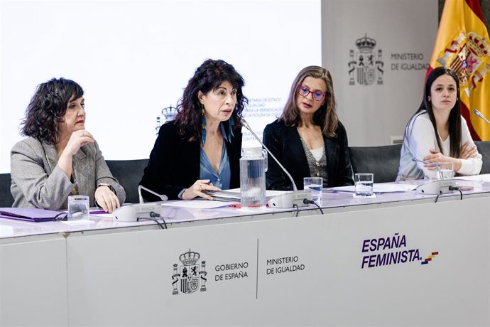 Archivo - (I-D) La secretaria de Estado de Igualdad y para la Erradicación de la Violencia contra las Mujeres, María Guijarro, la ministra de Igualdad, Ana Redondo, y la delegada del Gobierno contra la Violencia de Género, Carmen Martínez Perza