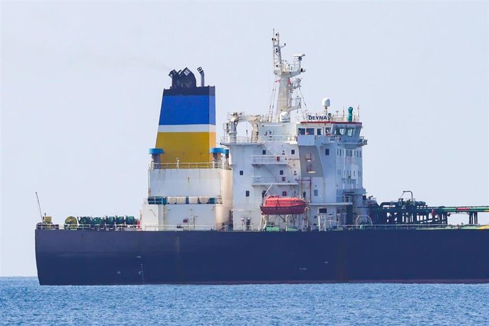 Archivo -  El Deyna, un petrolero perteneciente a la flota fantasma rusa, se encuentra actualmente fondeado en Fos-sur-Mer, tras haber sido abordado por la Armada francesa frente a las costas de Argelia. 