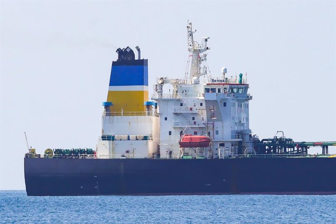 Archivo - Arquivo - 23 de março de 2026, Marselha, Bdr, França: O Deyna, um petroleiro pertencente à “frota fantasma” russa, encontra-se atualmente ancorado em Fos-sur-Mer, após ter sido abordado pela Marinha Francesa ao largo da costa da Argélia. Sob a v