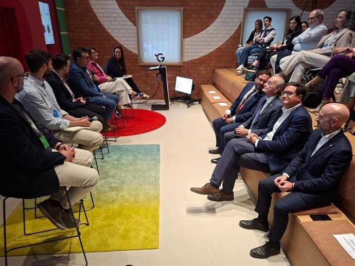 El ministro para la Transformación Digital y de la Función Pública, Óscar López, en el acto 'Creciendo en la era Digital 2026', celebrado en el Centro Google de excelencia para la ciberseguridad de Málaga.