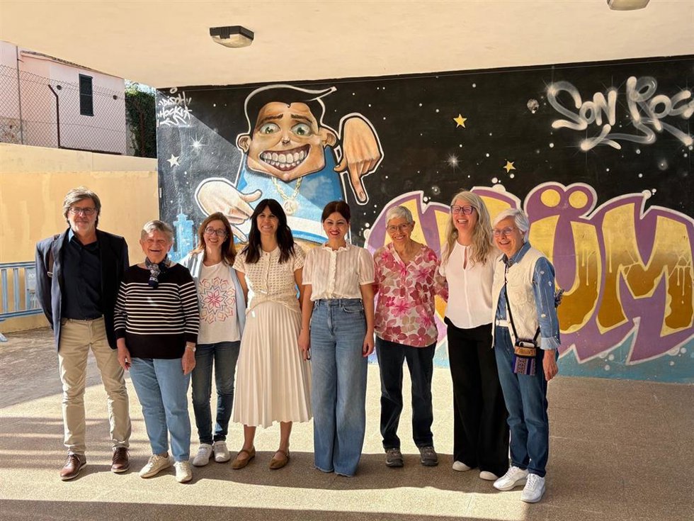 La ministra de Juventud e Infancia, Sira Rego, ha visitado este jueves la Fundación Naüm