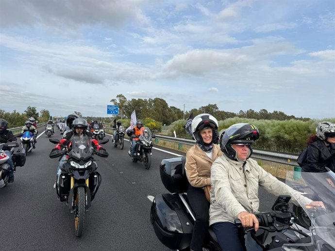 La alcaldesa de Jerez, María José García-Pelayo, participa en la Gran Caravana Motera.