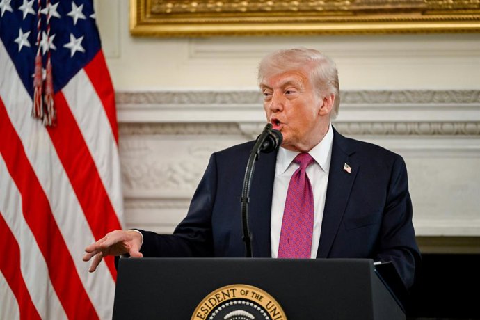 21 de abril de 2026, Washington, Distrito de Columbia, EUA: O presidente dos Estados Unidos, Donald J. Trump, discursa na Sala de Jantar Oficial da Casa Branca, em Washington, DC, EUA, na terça-feira, 21 de abril de 2026. A Casa Branca está realizando um 