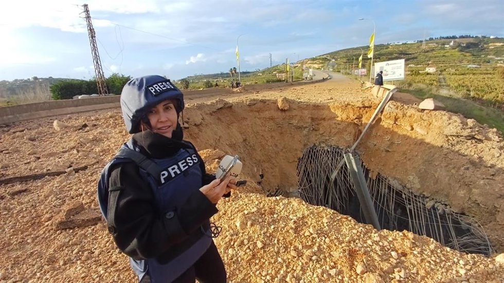 Archivo - La periodista libanesa del diario 'Al Ajbar' Amal Jalil, fallecida el 22 de abril de 2026 en un bombardeo israelí en Tiri (sur de Líbano), en una imagen difundida por ella misma un mes antes de su muerte