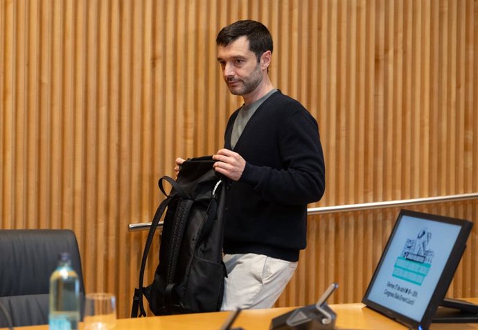El ministro de Derechos Sociales, Consumo y Agenda 2030, Pablo Bustinduy, durante la jornada ‘Prórroga de alquileres. Hacia el derecho a una vivienda digna’, en la sala Ernest Lluch del Congreso de los Diputados, a 17 de abril de 2026, en Madrid (España).