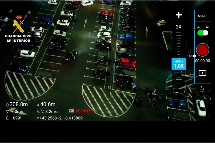 Investigado un conductor y más de 30 personas denunciadas en una concentración de coches en A Laracha, donde se hacían 'trompos', derrapes, y otras maniobras peligrosas para la seguridad vial.