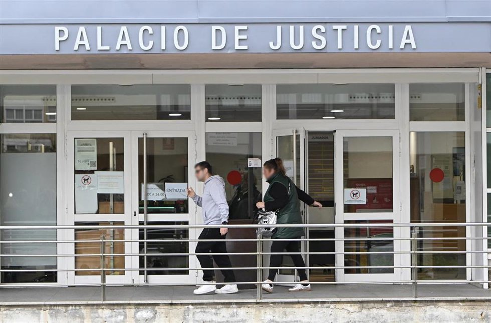 Uno de los testigos en la investigación de El Bocal abandona la sede judicial en foto de archivo