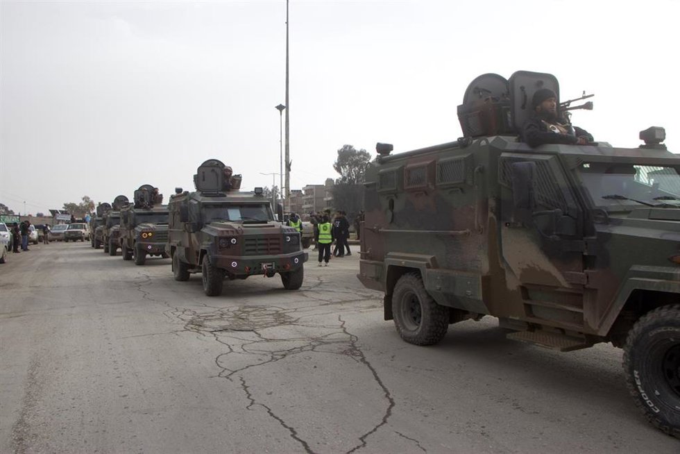 Archivo - Fotografía de archivo de vehículos de las fuerzas de seguridad de Siria en Hasaka, en febrero de 2026