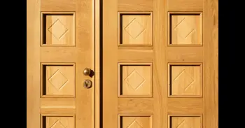 ¿Tu puerta se roza con el suelo? Los tres trucos fáciles que evitan tener que llamar a un experto