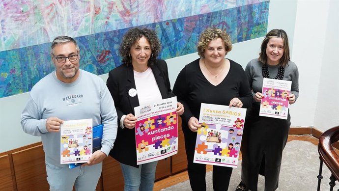 La concejala de Mayores y Patrimonio, Pilar Santianes, y el concejal de Saneamiento y Abastecimiento de Agua, Pergentino Martínez, junto a Yolanda Moro, de la asociación Luzia Intergeneracional y Consuelo Urdangaray, técnica municipal.