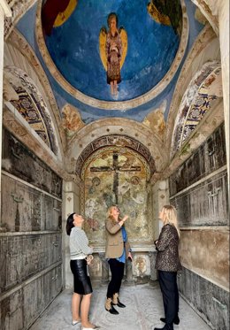 Finalizan los trabajos de recuperación de la pintura mural del panteón de la familia Pardo en Ciriego