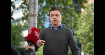 Errejón pide que la justicia haga a Mouliaá "responder por tantas mentiras y difamaciones"