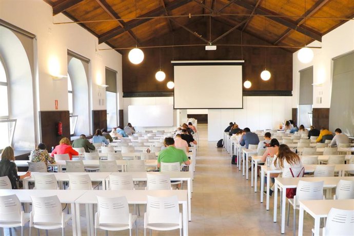 Archivo - Un total de 14.502 aspirantes, de los cuales 10.916 se examinan el sábado y 3.586 el domingo.