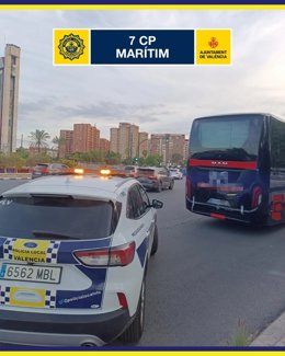 Autobús interceptat per la Policia Local