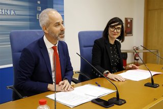 Archivo - El consejero de Educación, Formación Profesional y Universidades, Sergio Silva, y la directora general de FP, Cristina Montes. Archivo