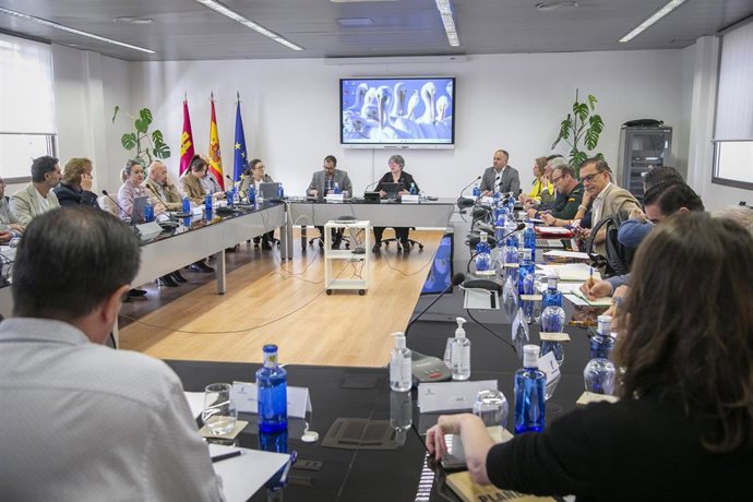 La consejera de Desarrollo Sostenible, Mercedes Gómez, preside la constitución de la primera Mesa regional sobre el Control de Población del Conejo de Campo.
