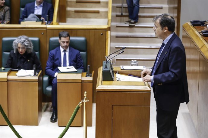 Archivo - El consejero de Salud, Alberto Martínez