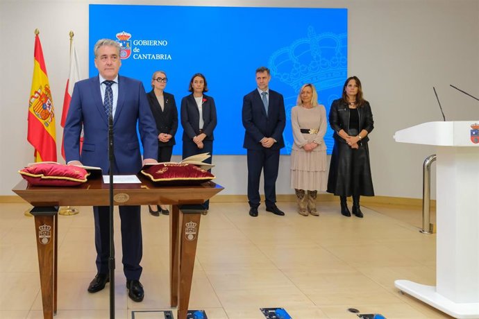 El consejero de Cultura, Turismo y Deporte, Luis Martínez Abad, preside la toma de posesión del director general de Turismo, José Luis López Vielba