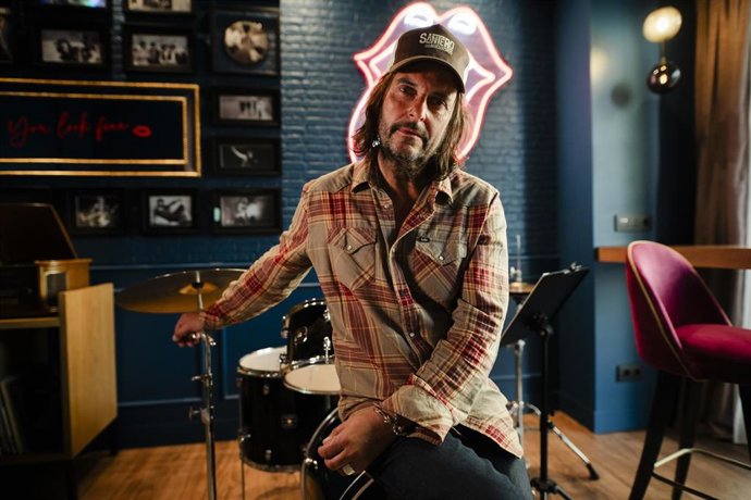 Santero y Los Muchachos publican “Todas las luces”, su esperado cuarto álbum de estudio y quinto en su discografía.