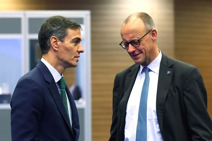 El president del Govern, Pedro Sánchez i el seu homòleg alemany, Friedrich Merz, en la cimera informal de líders a Nicòsia.