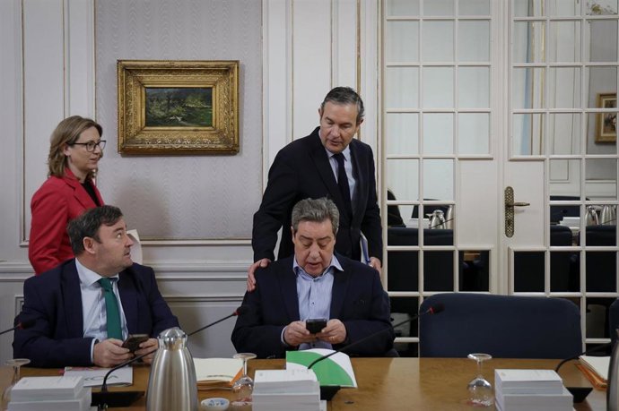 Los síndics de PP y Vox, Nando Pastor y José Mª Llanos, en la junta de síndics