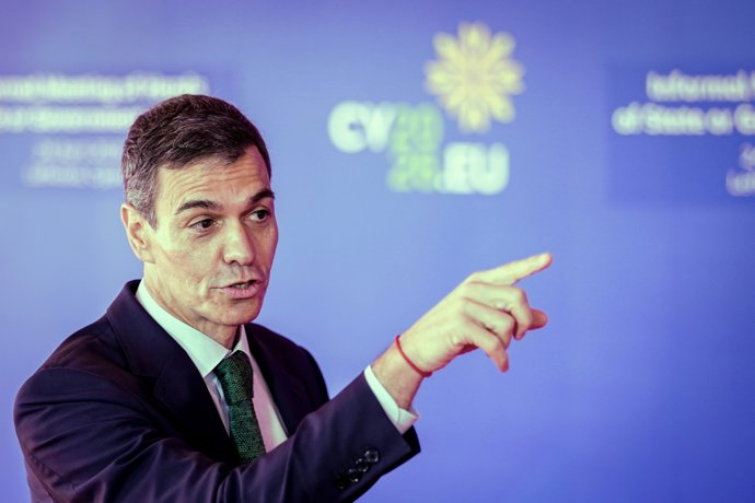 24 April 2026, Cyprus, Nikosia: Pedro Sanchez, Prime Minister of Spain, arrives for the informal meeting of EU heads of state and government. Photo: Kay Nietfeld/dpa