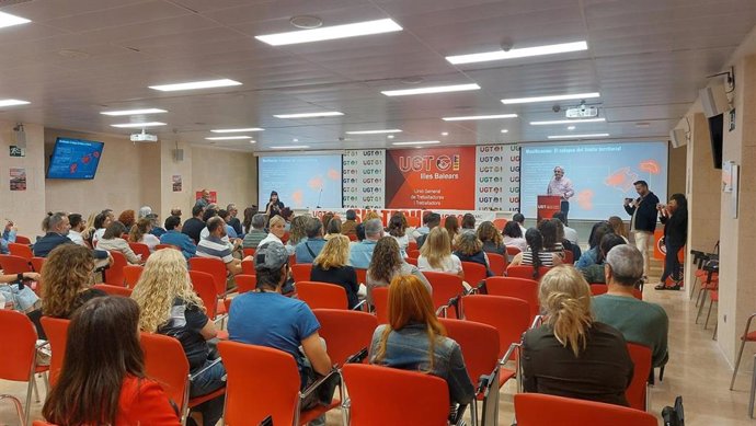 Jornada sobre el problema de la vivienda para los trabajadores del sector turístico organizada por UGT Baleares.