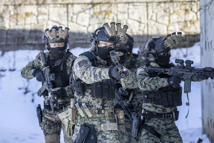 Archivo - January 20, 2026, Pyeongchang, Gangwon, SOUTH KOREA: January 22, 2026-Pyeongchang, South Korea-ROK Special Warfare Force members take part in a winter drill at training range of Hwangbyeongsan-Mountain in Pyeongchang, South Korea. The Army's Spe