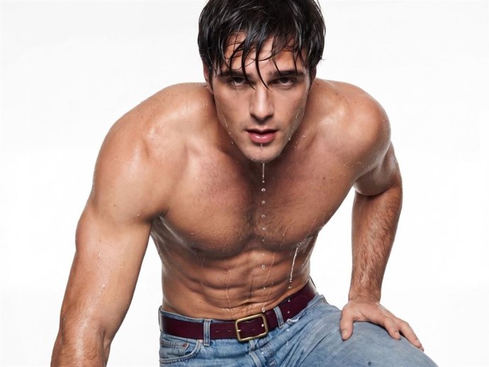 Jacob Elordi se convierte en la nueva imagen de 'Bleu de Chanel'