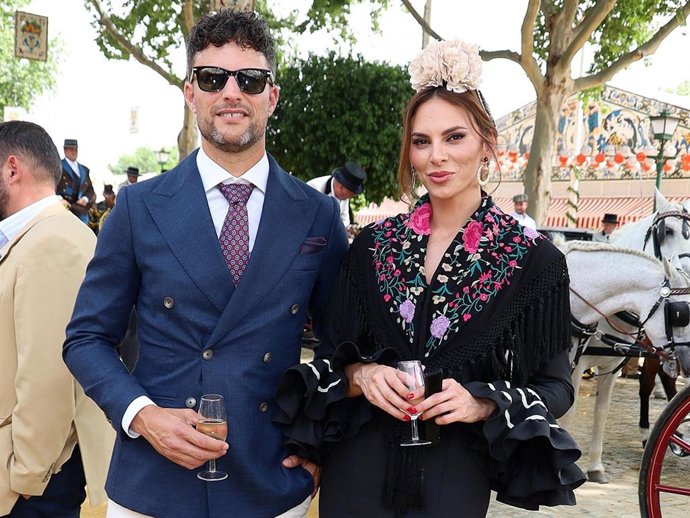 Irene Rosales y Guillermo Famín pasen por el real de la Feria