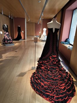 Exposción 'La bata de cola, reina del baile flamenco'